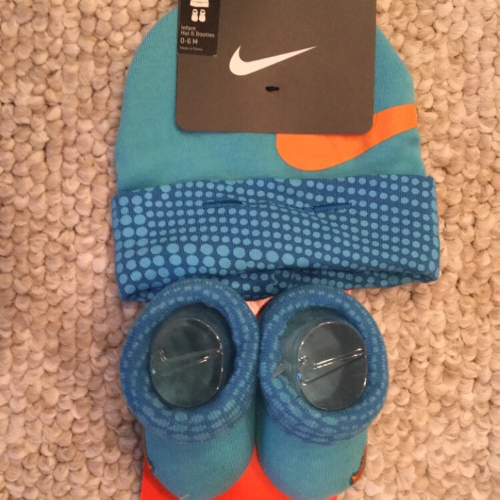 NWT Nike Baby Set